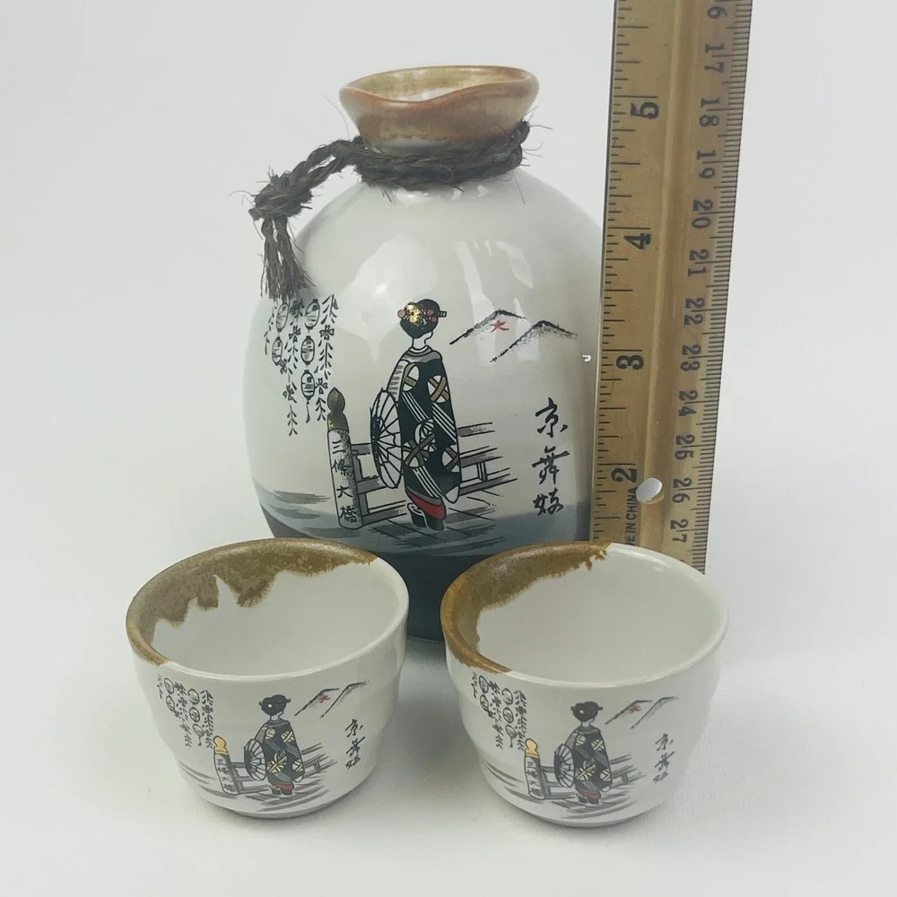 Tokkuri Sake‎ Bottle and Ochoko Sake Tea Cup Handpainted Geisha Design